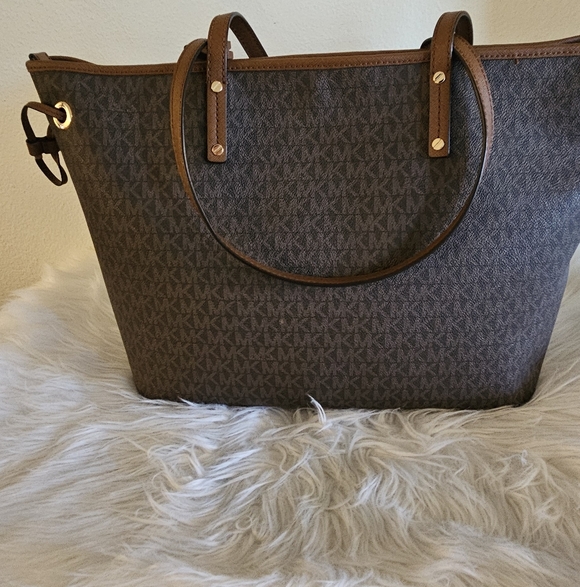 Michael Kors Brown/Gold Signature Tote - Picture 2 of 4